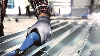 Die neue Nibblerserie Trutool N 160 gibt es kabelgebunden oder als Akkuversion. Optional und schnell können die Systeme zu Profilnibblern gemacht werden. Sie schneiden bis zu 1,6 mm dicke Bleche verschiedenster Art. (Trumpf)