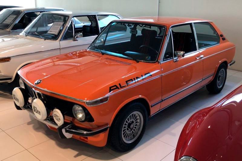 Hollywoodstar Paul Walker kam vor fünf Jahren bei einem Autounfall tragisch ums Leben. Durch die Fast & Furious-Reihe wurde er zum Tuning-Idol und sammelte auch privat exklusive Gefährte, wie diesen BMW Alpina 2002 tii aus dem Jahr 1974. Kostenpunkt: 100.000 Euro. (Bild: Mobile.de)