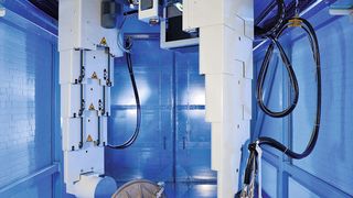 Aufgrund des Hubes von 2 m kann die Röntgenanlage Werkstücke mit einer Größe von 5 m Breite, 2 m Höhe und 2 m Tiefe röntgen.  (Bild: Alfatec)