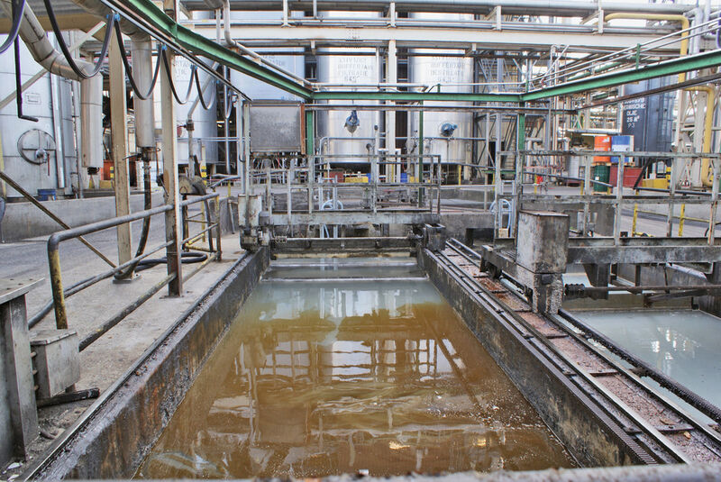 Öl- und Fettabscheider in einer Produktionsanlage für biologisch abbaubare Chemikalien aus pflanzlichen Ölen und tierischen Fetten. (Bild: LAR)