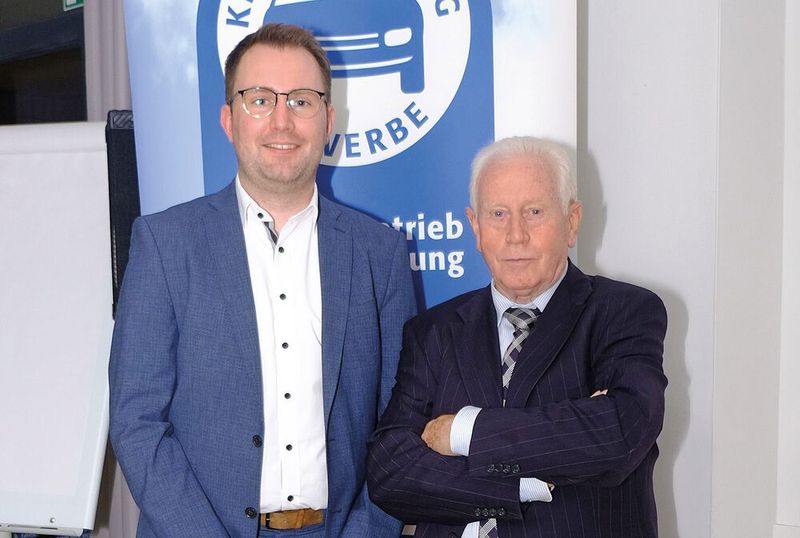 Sie ziehen gemeinsam an einem Strang: Der neue Geschäftsführer Sven Gustafson (l.) und Obermeister Hermann Görtz von der Kfz-Innung Düsseldorf. 