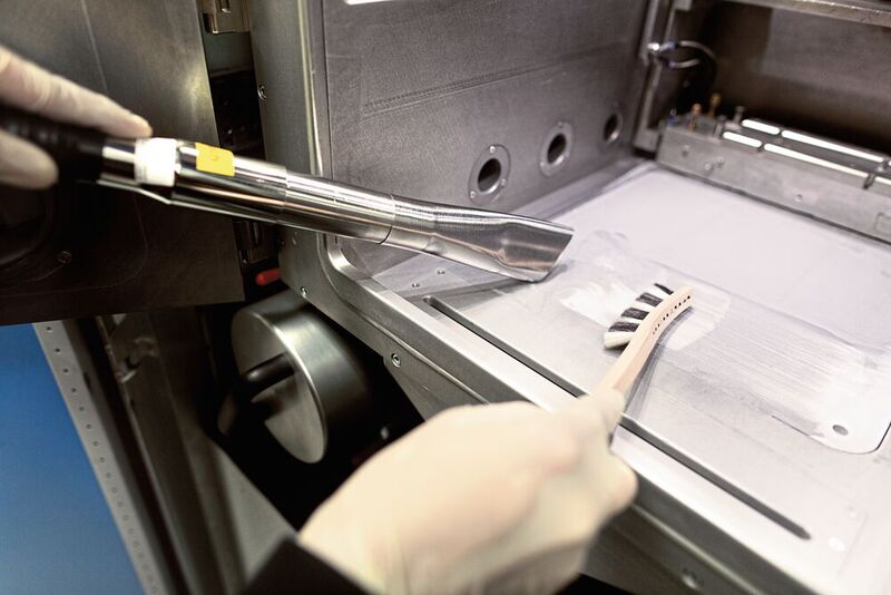 Beim selektiven Laserschmelzen (SLM) wird Metallpulver freigesetzt, das abgesaugt werden muss.
