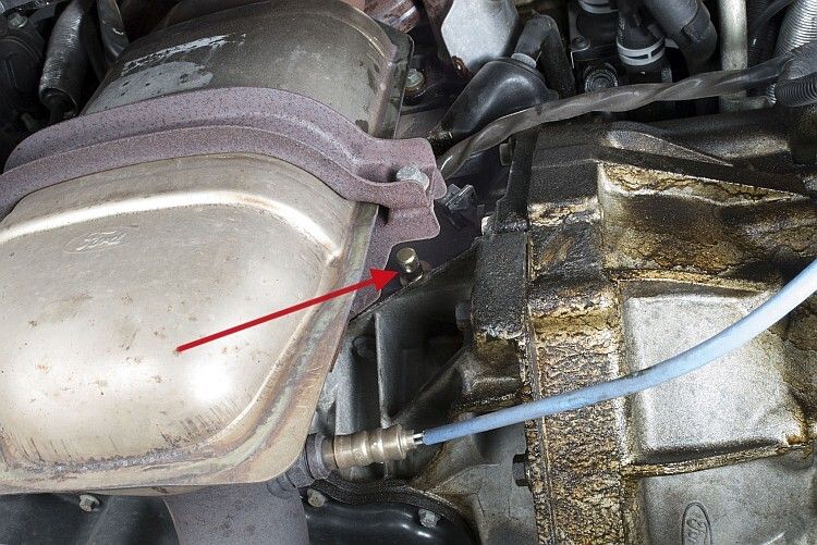 Abb. 3: Kurbelwellen-Fixierwerkzeug OE (303-574) einsetzen. (Foto: Contitech)