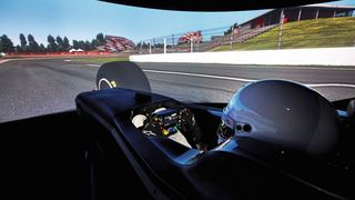 Ob am Stammsitz in Brackley oder am anderen Ende der Welt – mit TeamViewer Tensor haben die Ingenieure des Mercedes-Teams jederzeit sicheren Zugriff auf den Simulator.
 (Bild: Teamviewer)