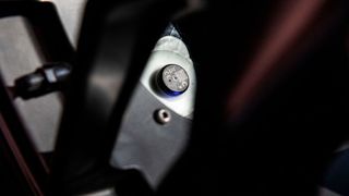 Das Cyber Tyre System mit Sensoren in der Lauffläche kommt in künftige Modelle der britischen Marke. (Bild: Bakerstreet snc)