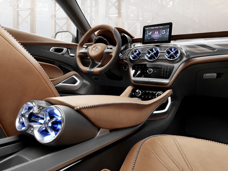 Lichtleiter und hinterleuchtetes Plexiglas für die Innenraumbeleuchtung (Mercedes-Benz)