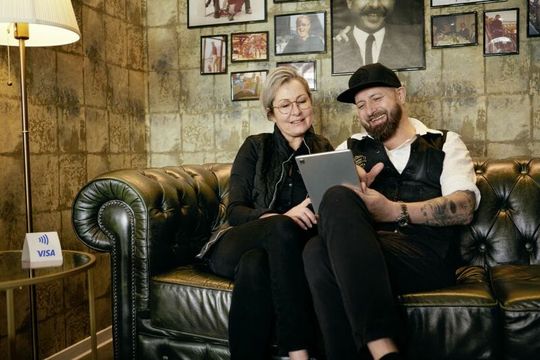 (Kleinunternehmer: Juliane und Christian Klier haben Joe's Barber gegründet. (Bild: Visa))