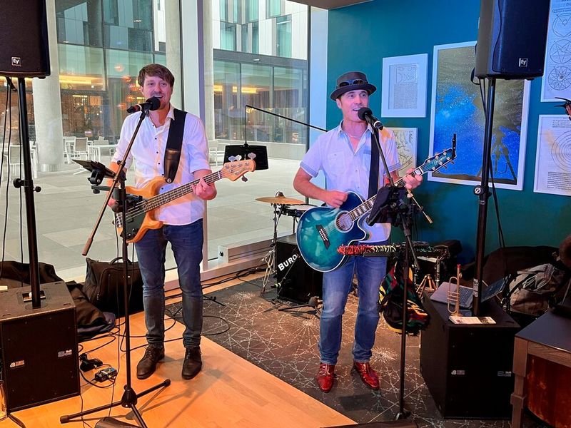 Live-Musik sorgte beim Wiesn Warm-Up im Anschluss der CCX für „Good Vibrations“ und diente gleichzeitig als Einstimmung auf das Oktoberfest. (Bild: Vogel IT-Medien)
