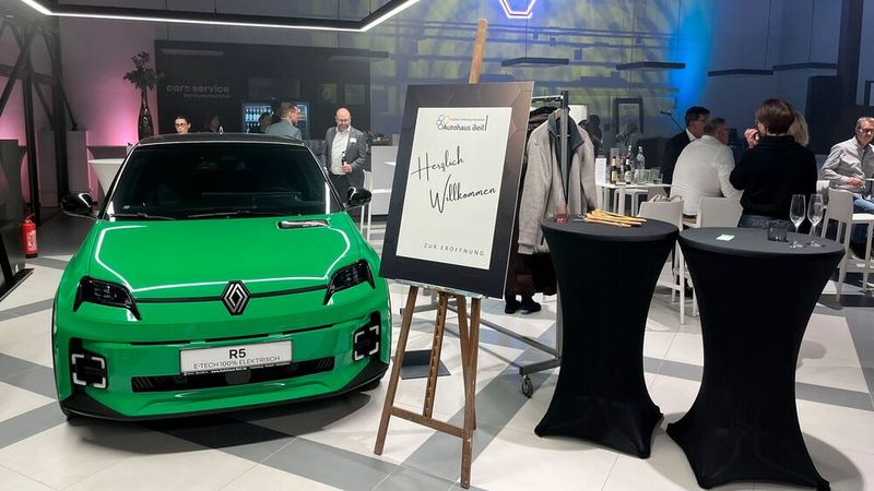 Das Autohaus Beil begrüßte am 28. November 2025 um die 130 Gäste zur offiziellen Eröffnung seines Standortes in Heuchelheim. (Bild: Autohaus Beil)