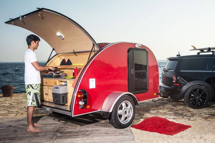 Noch mehr Mini-Camping ermöglicht der knapp 300 Kilo schwere Wohnwagen-Winzling von Camp-Runner. (Fot: Mini)