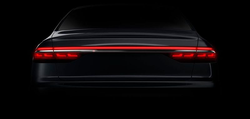 Heckleuchte mit OLED: Hella hat zusammen mit Audi im Flaggschiff A8 die Heckleuchte mit OLEDs realisiert. Unterstützt werden sie von LEDs. Zudem lassen sich verschiedene Coming-Home- und Leaving-Home-Szenarien umsetzen. Heckleuchte mit OLED: Hella hat zusammen mit Audi im Flaggschiff A8 die Heckleuchte mit OLEDs realisiert. Unterstützt werden sie von LEDs. Zudem lassen sich verschiedene Coming-Home- und Leaving-Home-Szenarien umsetzen.