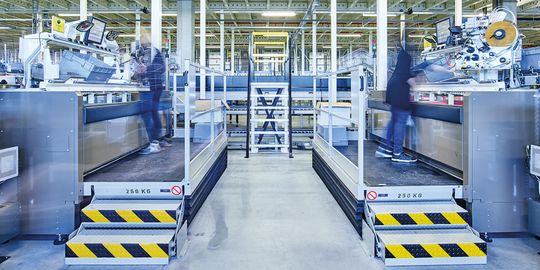 (Der Ware-zu-Person-Arbeitsplatz“ Pick-it-Easy. (Bild: KNAPP AG/Niederwieser))