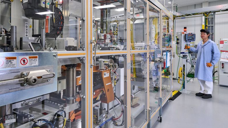 Fuel Cell System Manufacturing, the joint venture between Honda and General Motors, will phase out the production of fuel cell systems this year.(Image: Santa Fabio | General Motors)