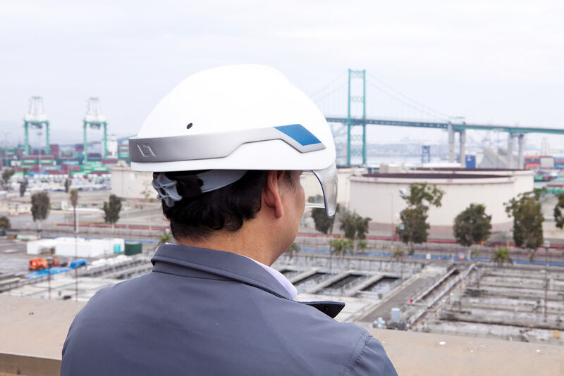 Ein Beispiel, wie in Zukunft anlagenspezifische Informationen bereit gestellt werden könnten. Diese werden in das Visier des Helms eingeblendet. (Bild: Daqri, Los Angeles)