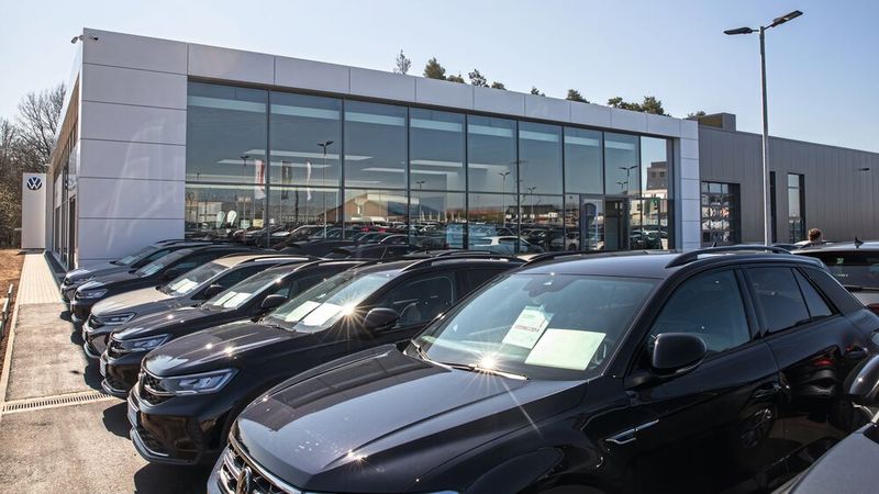 Nach rund einem Jahr Bauzeit ging der Standort in Betrieb. Direkt angrenzend ist Feser-Graf dort seit 2017 mit Audi, Seat und Skoda in Vertrieb und Service aktiv. (Bild: Feser-Graf-Gruppe)