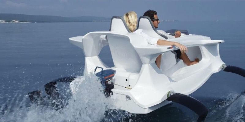 Zum Abheben – das elektrische Tragflächenboot Quadrofoil (Quadrofoil)