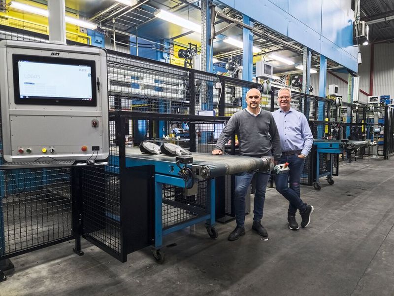 Erfolgreiche Zusammenarbeit. Dan Barvö von AP&T mit Tomas Lidbacken, dem CEO von PVI Esskå.  (Bild: AP&T)