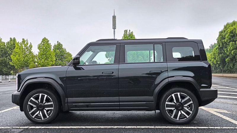 Defender, G-Klasse, Jimny heißen die Vorbilder für das Design des J6. (Bild: sp-x)