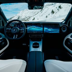Innen dominiert der MBUX-Superscreen, wie man ihn vom CLA und anderen aktuellen Modellen kennt.(Bild:  Mercedes-Benz)