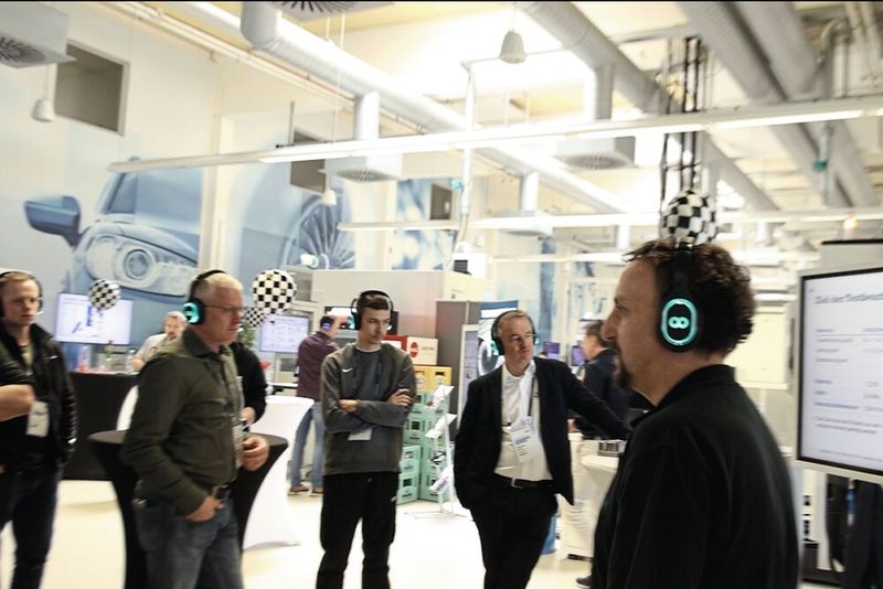 In praxisnahen Workshops erfuhren die Teilnehmer, wie sie ihre eigenen Fertigungsprozesse möglichst effizient gestalten können - für mehr Wettbewerbsfähigkeit und Zukunftssicherheit. (Bild: Maschinenmarkt)