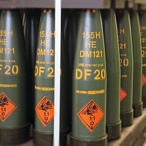 Bild 4: Die sehr bekannte 155-Millimeter-Nato-Artilleriegranate von Rheinmetall besteht aus Stabstahl der Güte 42CrMo4. Saarstahl stellt dafür das Vorprodukt für die Hülle her.(Bild:  Rheinmetall)