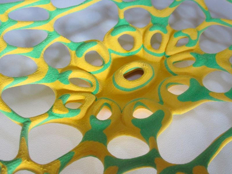 Mit 3D-Druck lassen sich heute auch komplexe und kleinteilige Formen schnell und wirtschaftlich realisieren. Bei größeren Objekten allerdings stoßen gängige Drucker schnell an ihre Grenzen, auch beeinträchtigen Schwingungen mit zunehmender Höhe die Präzision. (Picco's 3D World)