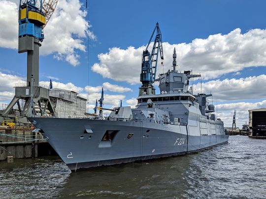 The German frigate Sachsen-Anhalt (F 224), pictured here in Hamburg harbour, served as the launch platform for the LORA missile.(Photo:  Rasectos/Wikimedia Commons, CC BY-SA 4.0 / CC BY-SA )
