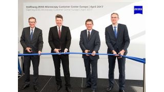 (von links:) Justus Felix Wehmer, Leiter des Unternehmensbereichs Microscopy, Professor Dr. Ralf B. Wehrspohn, Leiter des Fraunhofer-Instituts für Mikrostruktur von Werkstoffen und Systemen (IMWS, Halle), Dr. Michael Kaschke, Vorstandsvorsitzender der Carl Zeiss AG, und Dr. Markus Weber, Leiter des Unternehmensbereichs Microscopy, eröffneten das Zeiss Microscopy Customer Center Europe.  (Carl Zeiss AG)
