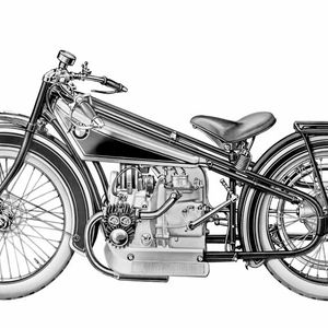 Obwohl die am 28. September 1923 in Berlin vorgestellte R 32 seinerzeit mit 2.200 Reichsmark ein ausgesprochen teures Motorrad war, verkaufte sich die 500-Kubik-Maschine mit ihren 8,5 PS sehr gut. Bis 1926 wurden 3.090 Stück gebaut. Nachfolger war die Ende 1925 vorgestellte R 42,die in vielen Details verbessert war und trotz höhrer Leistung 700 Reichsmark weniger kostete – und serienmäßig über Lichtanlage, Hupe und Tacho verfügte.(Bild:  BMW)