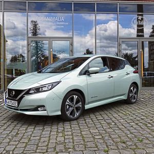 Platz 7: Der Nissan Leaf (hier noch des Modelljahr 2018) kam auf 55.724 verkaufte Einheiten und fiel im Ranking deutlich zurück. 2019 hatte er noch auf Platz 3 gelegen.(Bild:  Sven Prawitz/»Automobil Industrie«)