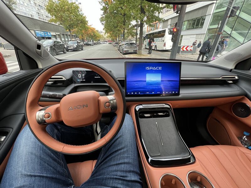 When you look at the dashboard and center console, the high-quality workmanship is positively striking. 	(Bild:  Dirk Kunde)