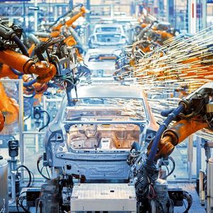 Forscher haben eine Referenzarchitektur entwickelt, welche die Kommunikation zwischen Maschinen und einen automatisierten Datenaustausch bis ins ERP hinein ermöglicht.