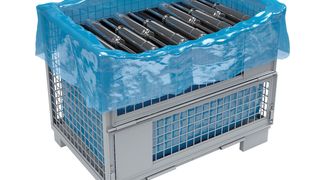 Sicherer Korrosionsschutz durch VCI-Folien und -Papier. Auch auf schwer zugänglichen Oberflächen bildet sich ein dichter Schutzfilm von VCI-Molekülen. (Antalis)