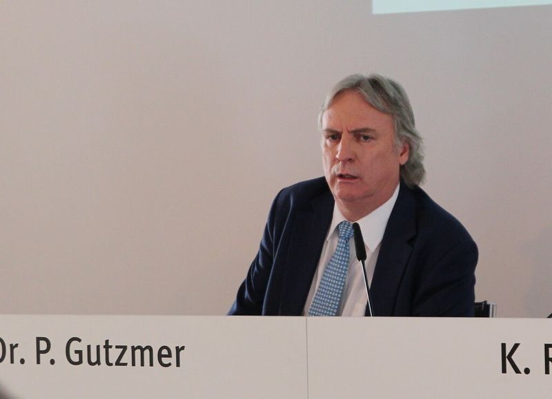 Prof. Dr. Peter Gutzmer, Technologievorstand der Schaeffler AG: „Unsere Stärke liegt darin, unser Know-how aus dem Automobilbereich auf andere urbane und interurbane Mobilitätsformen wie Bahn und Luftfahrt, aber auch Formen der Energieerzeugung wie Wind-, Sonnen- und Wasserkraft zu applizieren.“ (Bild: Michel)
