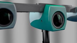 3D-Sensorik: Zwei Hochgeschwindigkeitskameras sowie ein Goboprojektor ermitteln die 3D-Daten der sich bewegenden Person. (© Fraunhofer IOF)