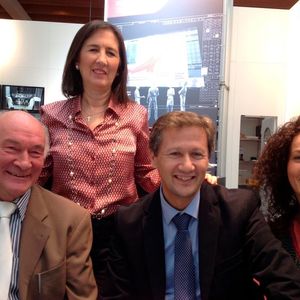 Manfred Geiß und das Team des Unternehmens Bauer auf der Fakuma. Bauer hat bei Geiss die zweite Twin-Sheet-Anlage in 12 Monaten geordert.
