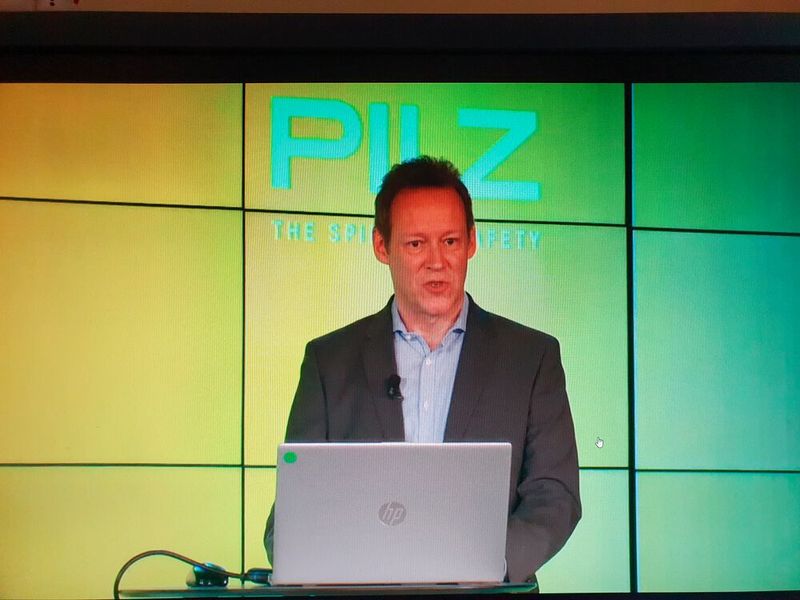 Harald Wessels, Vice President Product Management bei Pilz: Die eigentliche Herausforderung war nicht die Entwicklung eines neuen Produkts, sondern dem Anwender einen völlig neuartigen Weg zu ermöglichen, wie dieser ‚seine‘ Lösung für ‚seine‘ Sicherheitsapplikation zeitnah bekommt.“ (Stotz)