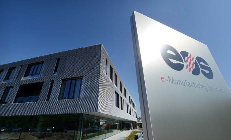 Das Gebäude bietet auf 17.000 m² Geschossfläche zusätzlichen Platz für 300 Mitarbeiter und folgt einem speziellen Architektur-, Arbeitsplatz- und Raumkonzept. (Bild: EOS)