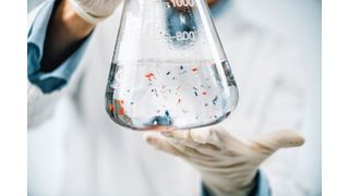Abb. 1: Voraussetzung für Regulierung und Risikobewertung von Mikroplastik sind belastbare Daten und die beginnen schon bei der Probennahme. (Symbolbild) (Bild: © Microgen - stock.adobe.com)