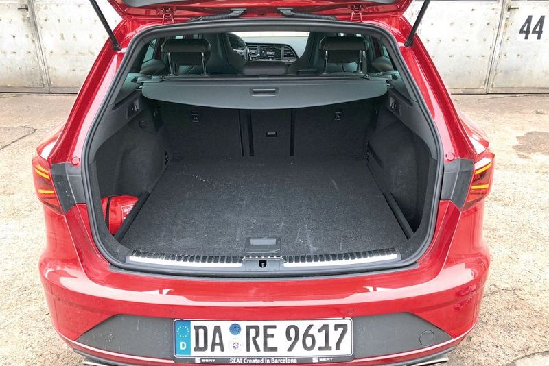Das Kofferraumvolumen beträgt 587 bzw. 1.470 Liter (aufgestellte bzw. umgeklappte Rücksitzlehne). (Jens Scheiner/»Automobil Industrie«)