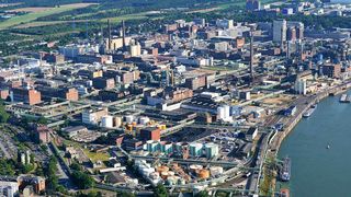 Bayer and Lanxess sell their stakes in the chemical park operator Currenta. (Chempark Leverkusen) (Currenta)