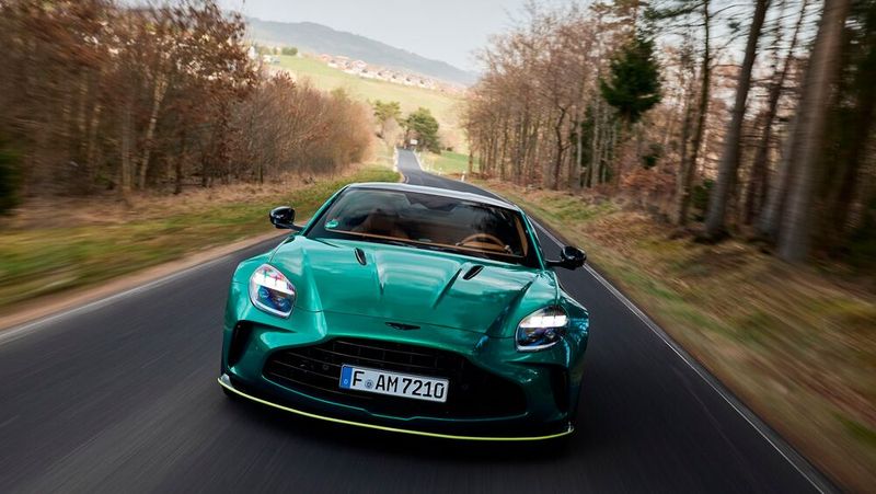 Nur knapp über drei Sekunden benötigt der Vantage S für den Sprint auf 100 km/h. (Bild: Aston Martin)