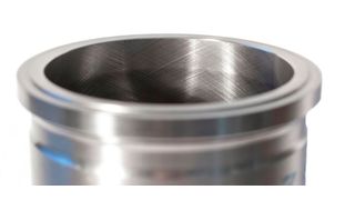 Die mit Tribokonditionierung behandelte Lauffläche für die Kolben eines Lkw-Motors hat dank wweniger Verschleiß eine längere Lebensdauer.  (ANS)