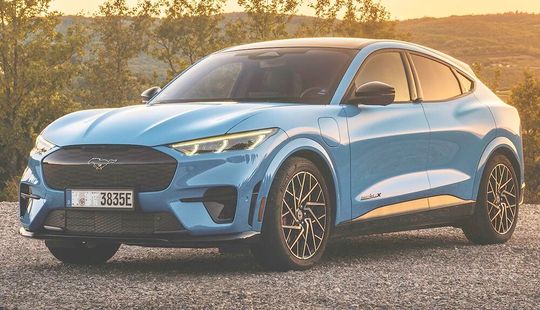 Uber und der Partne Wayve melden, dass sie jetzt die Linzenz für den Betrieb von Robotaxis in London haben. Umgebaut werden dafür elektrische Mustang-Modelle von Ford. Aber die beiden sind nicht allein in London autonom unterwegs ...(Bild:  Ford)