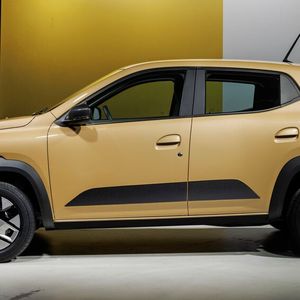 Mit seiner lediglich 3,70 Meter langen Karosserie bleibt der Spring beim Kleinstwagen-Format.(Bild:  Dacia)