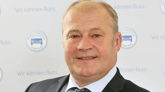 Bundesinnungsmeister Detlef Peter Grün ist stolz auf die Leistung des Kraftfahrzeuggewerbes und die Realisierung des AÜK-Projekts.  (Bild:  ZDK/Promotor)