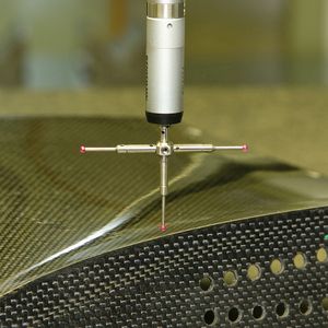 Um die Qualität von Compositebauteilen für die Luftfahrt zu testen, kommt auch hier die Koordinatenmesstechnik zur Überprüfung der Bauteildimensionen zum Einsatz.