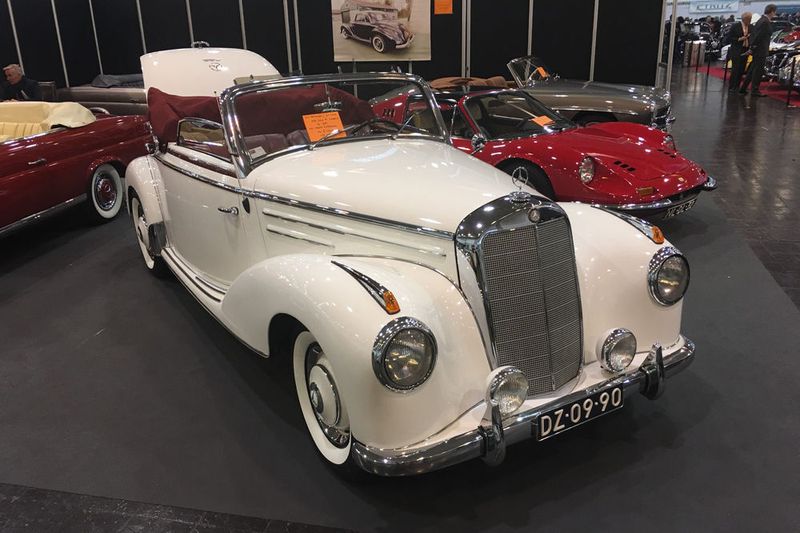 ... diese Cabrio-Variante des 220 S ... (Foto: press-inform)