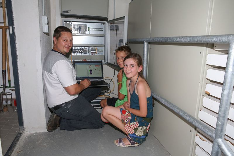 Auch die Steuerung der Solarthermieanlage wurde von den Grundschülern programmiert. (Wago)