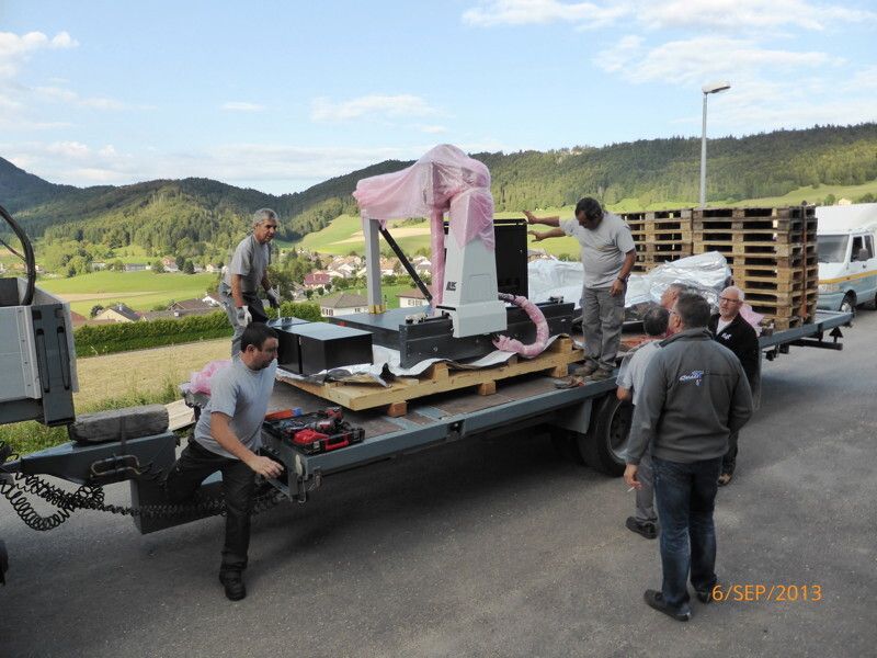 Installation d'une nouvelle machine à mesurer 3D au Technopôle de Sainte-Croix. (Image: CPNV (Photographie de M. Cachemaille pour le JSCE))